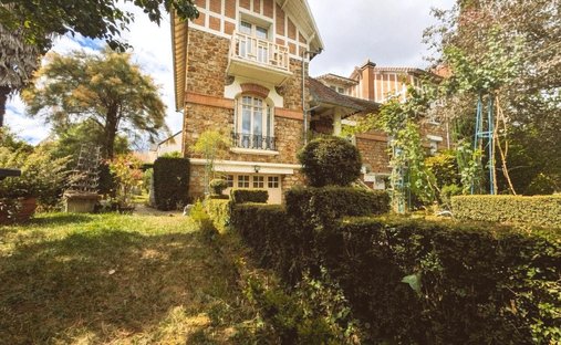 House in Bois de Verrieres-Vaupereux, Verrières-le-Buisson, France 1