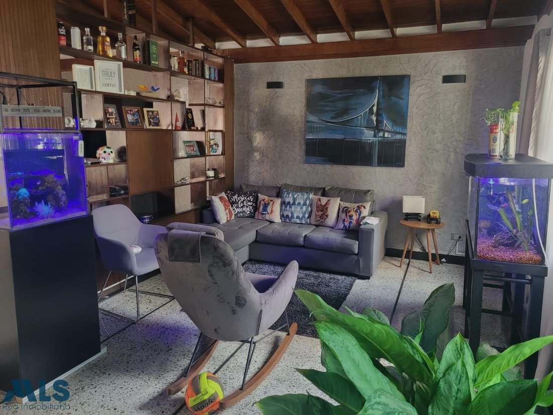House in Medellín, Colombia 3 - 18403409