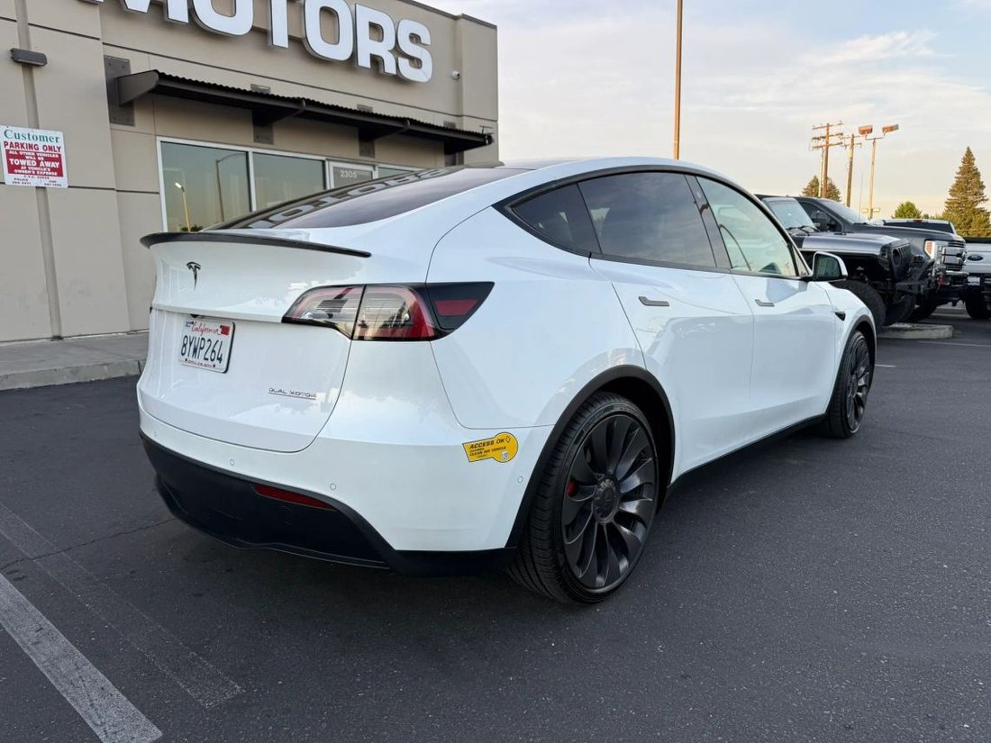 Suv in Sacramento, CA, United States 5 - 18414057