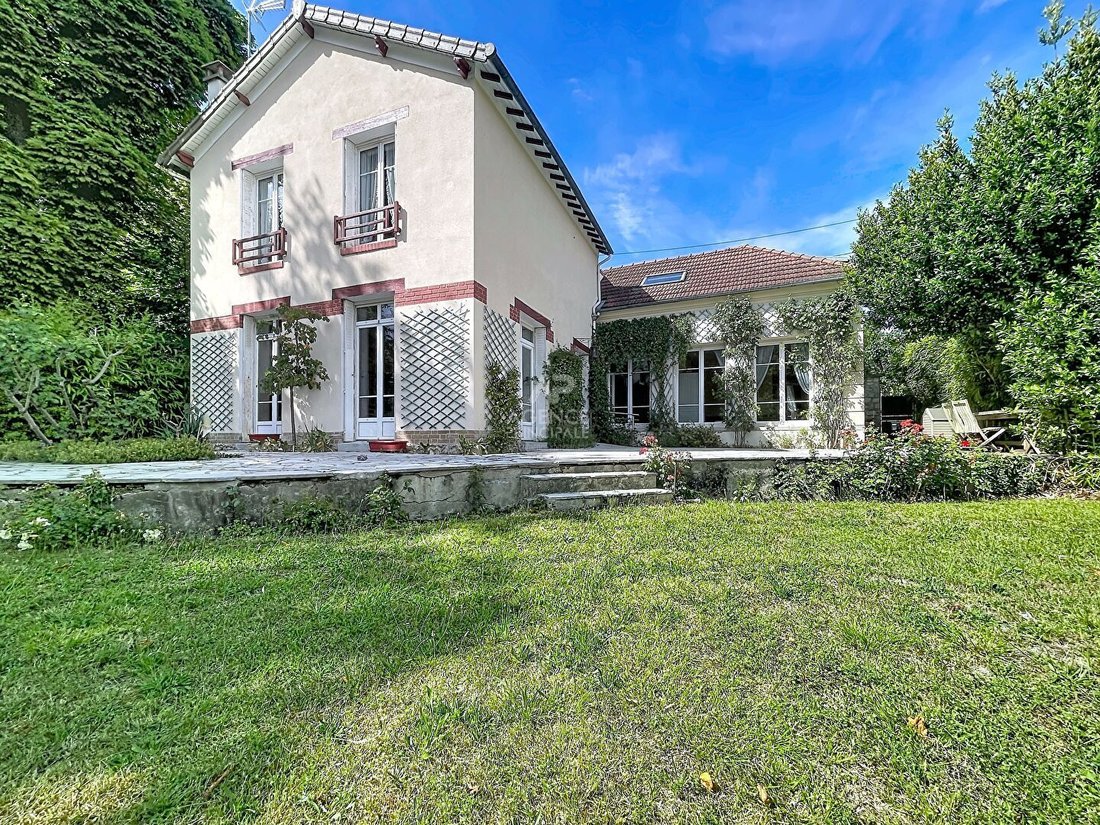 House in Chatou, Ile-de-France, France 1 - 18407459
