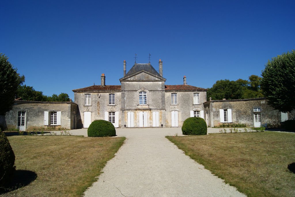 Villa in Sud, Saint-Jean-d'Angély, France 1 - 18405924