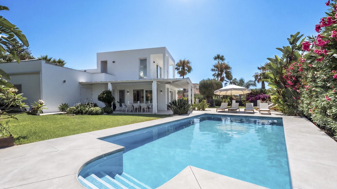 Villa in Elviria-Cabopino, Marbella, Spain 1 - 18408289