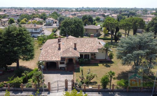 Villa in Castions di Strada / Cjasteons di Strade, Friuli – Venezia Giulia, Italy 1