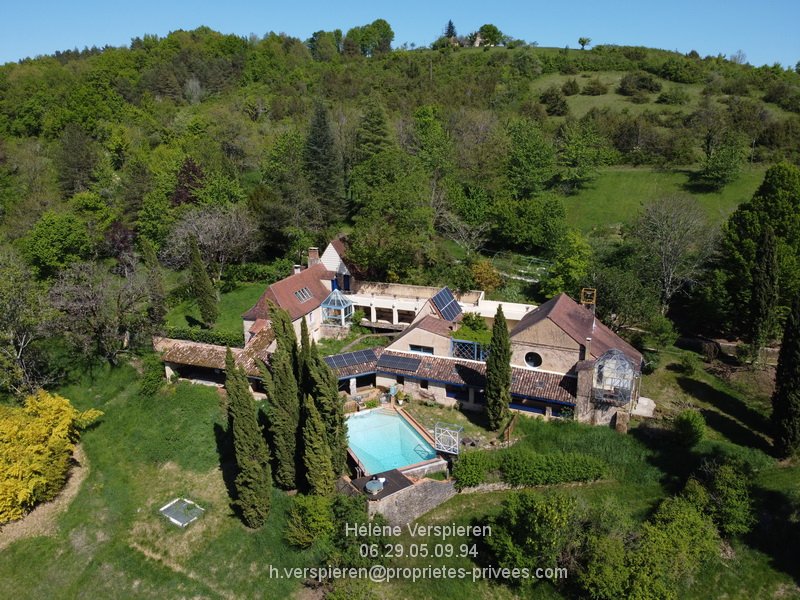 Villa in Rouffignac-Saint-Cernin-de-Reilhac, Nouvelle-Aquitaine, France 2 - 18405939