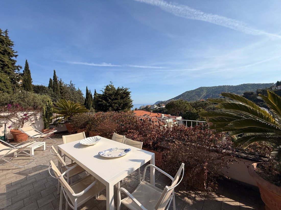 Villa in Central Hill, Alassio, Liguria 2 - 18410254