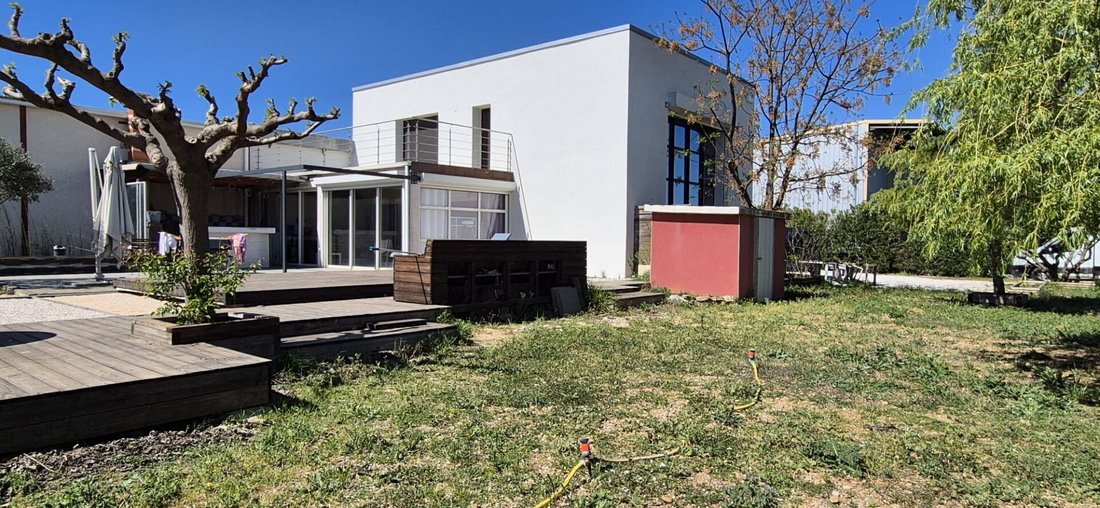 Villa in Paulhan, Occitania, France 1 - 18405888