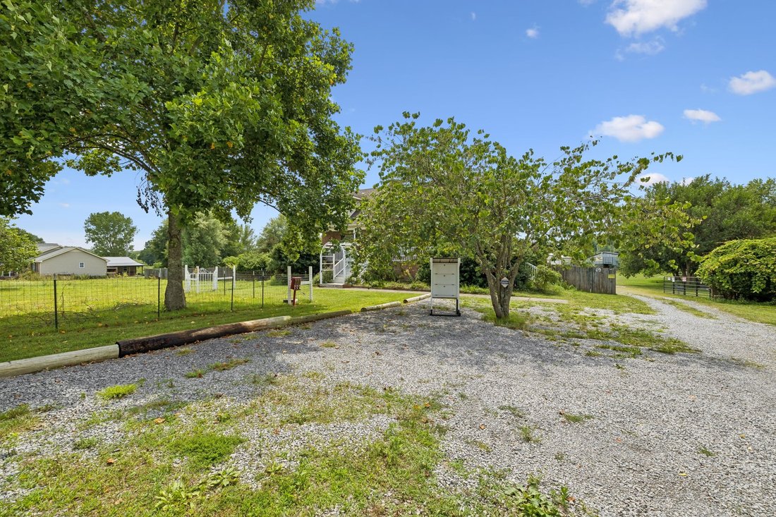 House in Springfield, Tennessee, United States 4 - 18403251