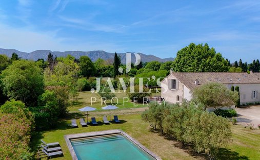 House in Saint-Rémy-de-Provence, Provence-Alpes-Côte d'Azur, France 1