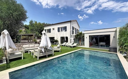 Villa in Maurice Jeanpierre, Le Cannet, France 1