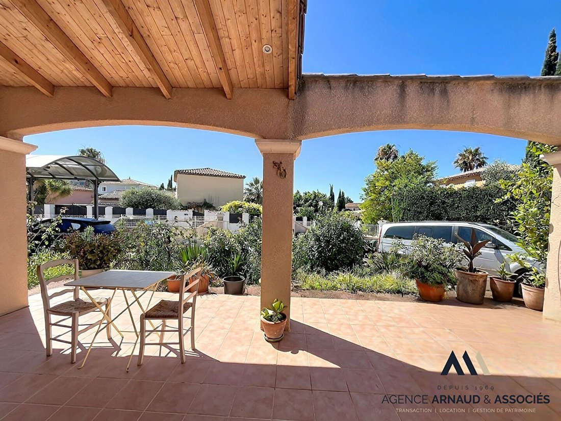 House in Saint-Cyr-sur-Mer, Provence-Alpes-Côte d'Azur, France 2 - 18404010