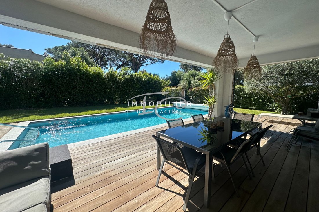 Villa in Sud, Cavalaire-sur-Mer, France 3 - 18403707