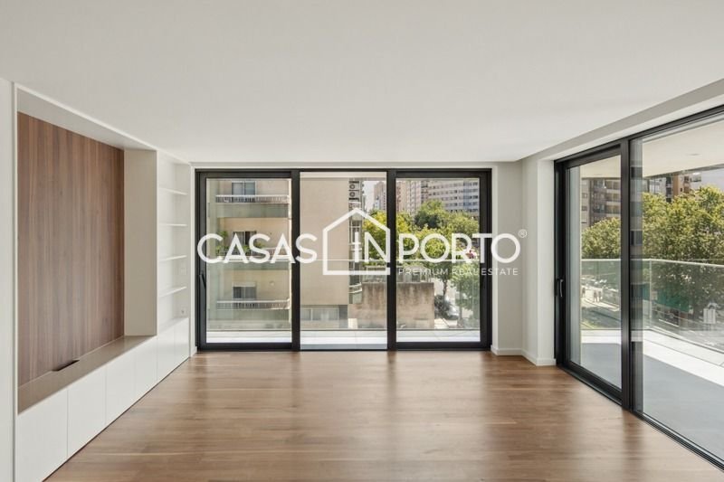 Apartment in Mafamude e Vilar do Paraiso, Porto District, Portugal 2 - 15942870