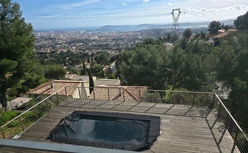 Villa in Notre Dame des Routes, Toulon, France 1