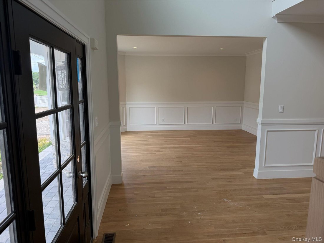 House in Bethpage, New York, United States 3 - 18155430