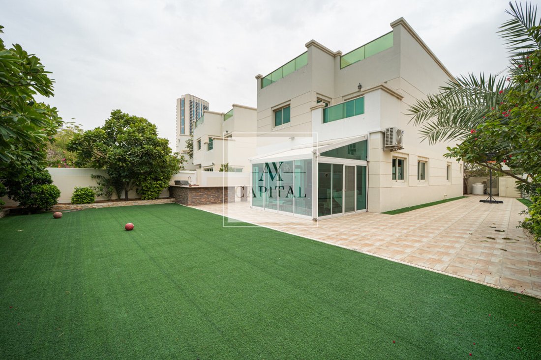 Villa in Jumeirah Beach Residence, Dubai, United Arab Emirates 3 - 18413974