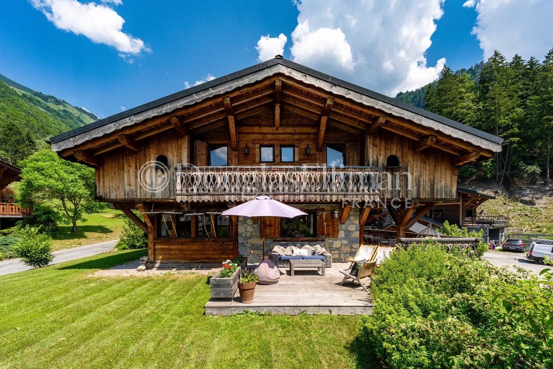 Chalet in Montriond, Auvergne-Rhône-Alpes, France 1 - 18404746