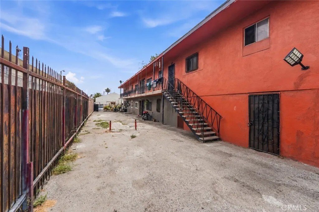 Los Angeles, California, United States 5 - 18413503