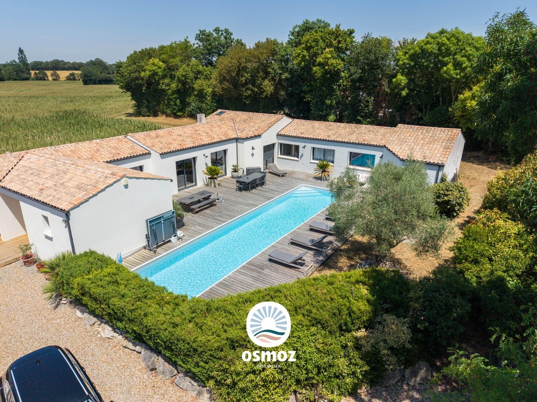 Villa in Virson, Nouvelle-Aquitaine, France 1 - 18410648