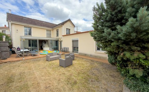 House in Thiellement, Le Raincy, France 1
