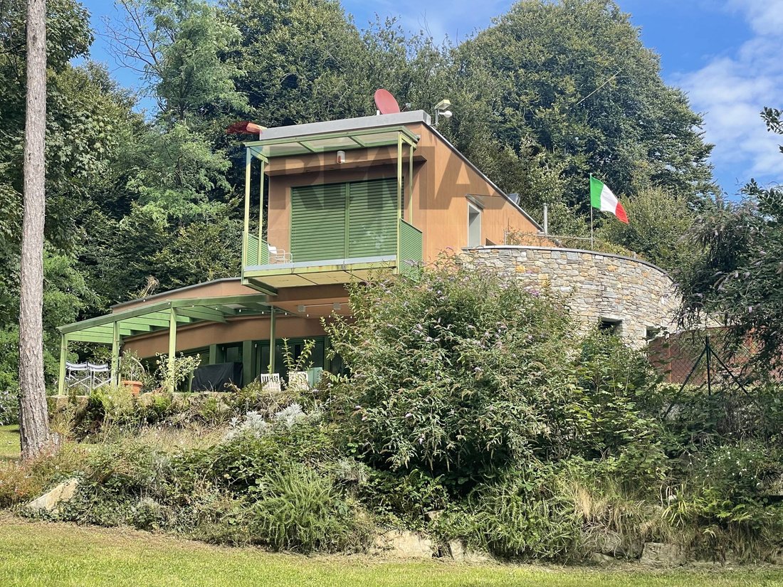 Villa in Marchirolo, Lombardy, Italy 1 - 18410235