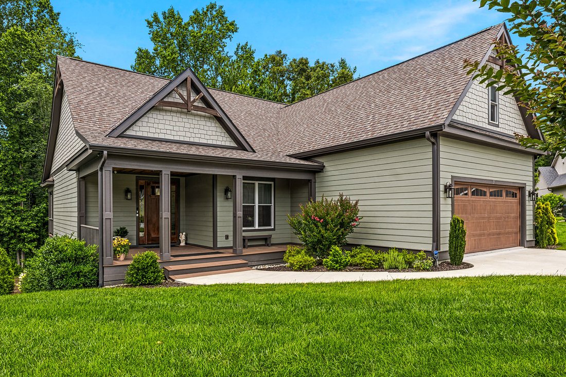 House in Laurel Park, North Carolina, United States 2 - 18405155