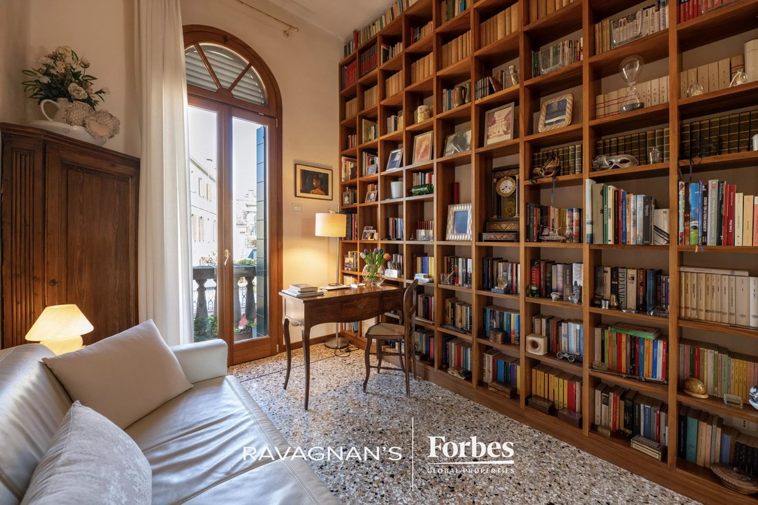 Apartment in Saint Paul, Venice, Italy 3 - 18404745
