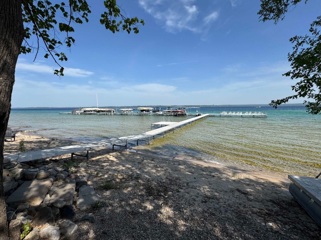 House in Traverse City, Michigan, United States 3 - 18402948