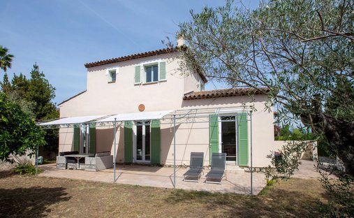 Villa in Antibes, Provence-Alpes-Côte d'Azur, France 1