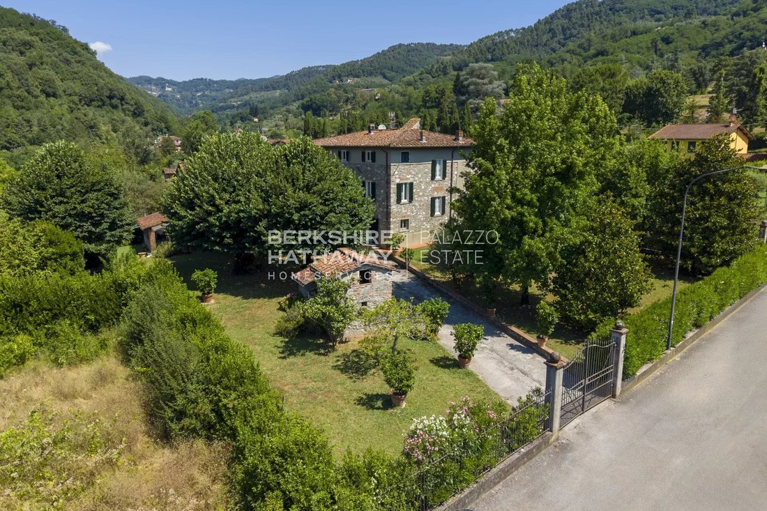 Villa in Historic Center, Lucca, Tuscany 3 - 18413616