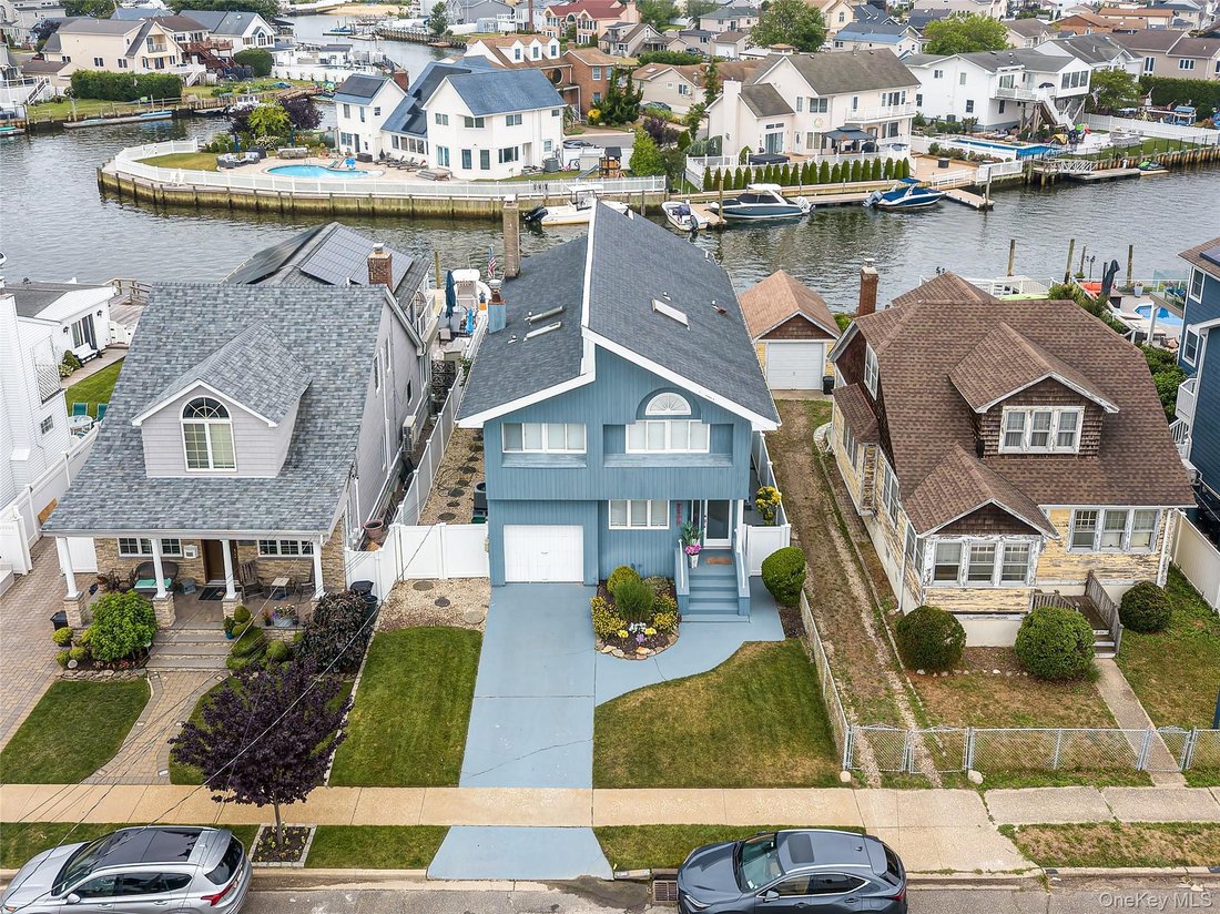 House in Wantagh, New York, United States 2 - 18406935