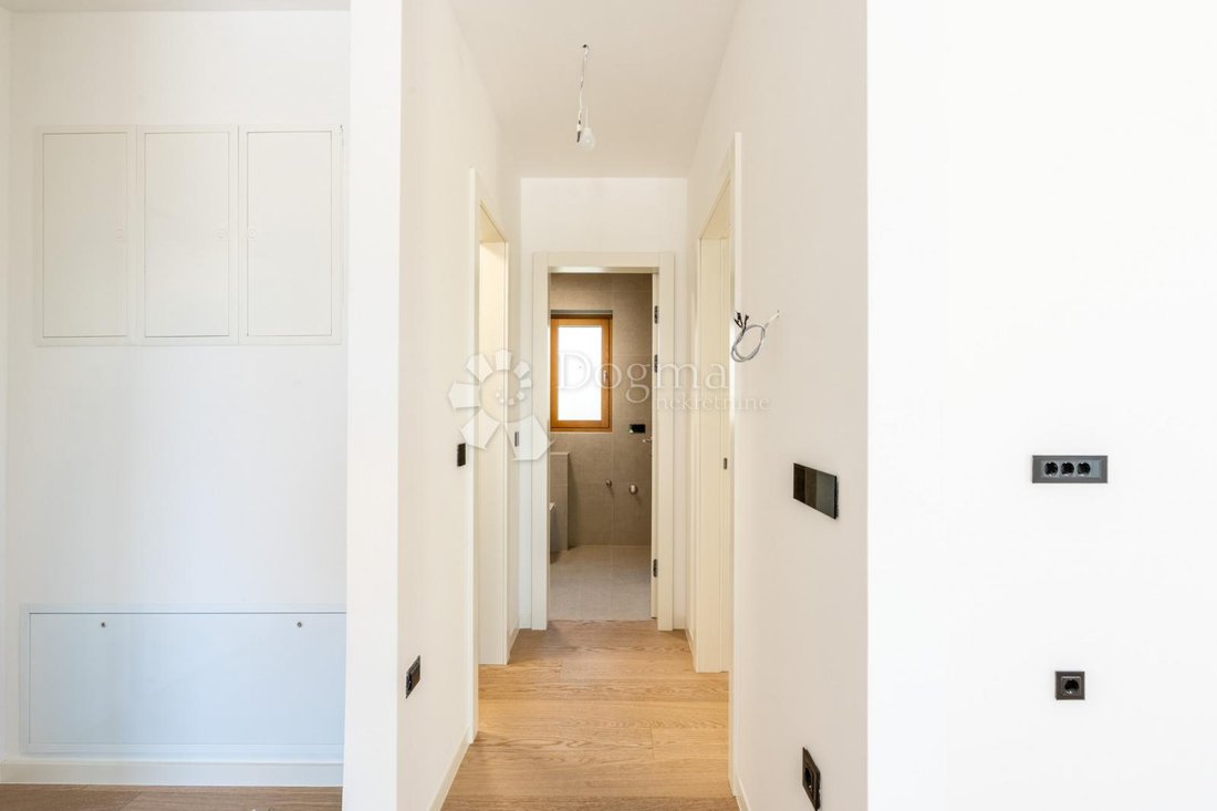 Apartment in Mjesni odbor Kantrida, Grad Rijeka, Primorje-Gorski Kotar County 3 - 18408325