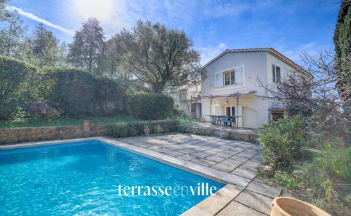 House in Centre Ville, Le Beausset, France 1
