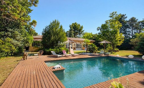 Villa in Granettes-Jauberte-Sainte Anne, Aix-en-Provence, France 1