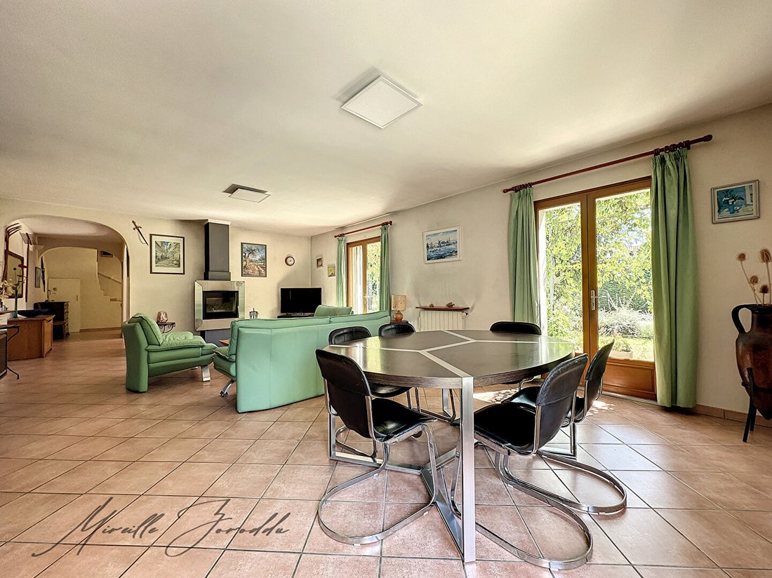 Villa in Saint-Rémy-de-Provence, Provence-Alpes-Côte d'Azur, France 2 - 18405432