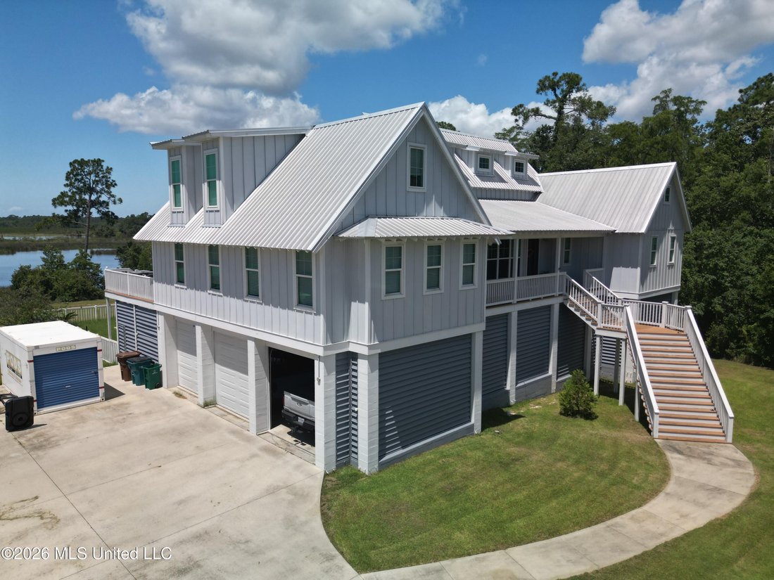 House in Biloxi, Mississippi, United States 4 - 18414391
