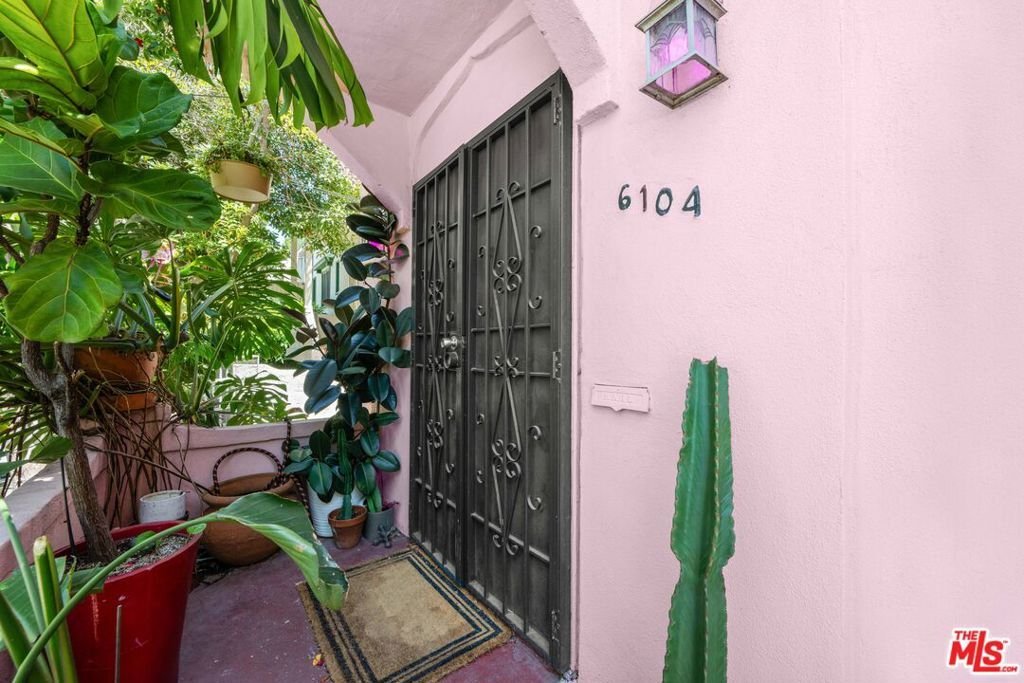 Los Angeles, California, United States 4 - 18407684