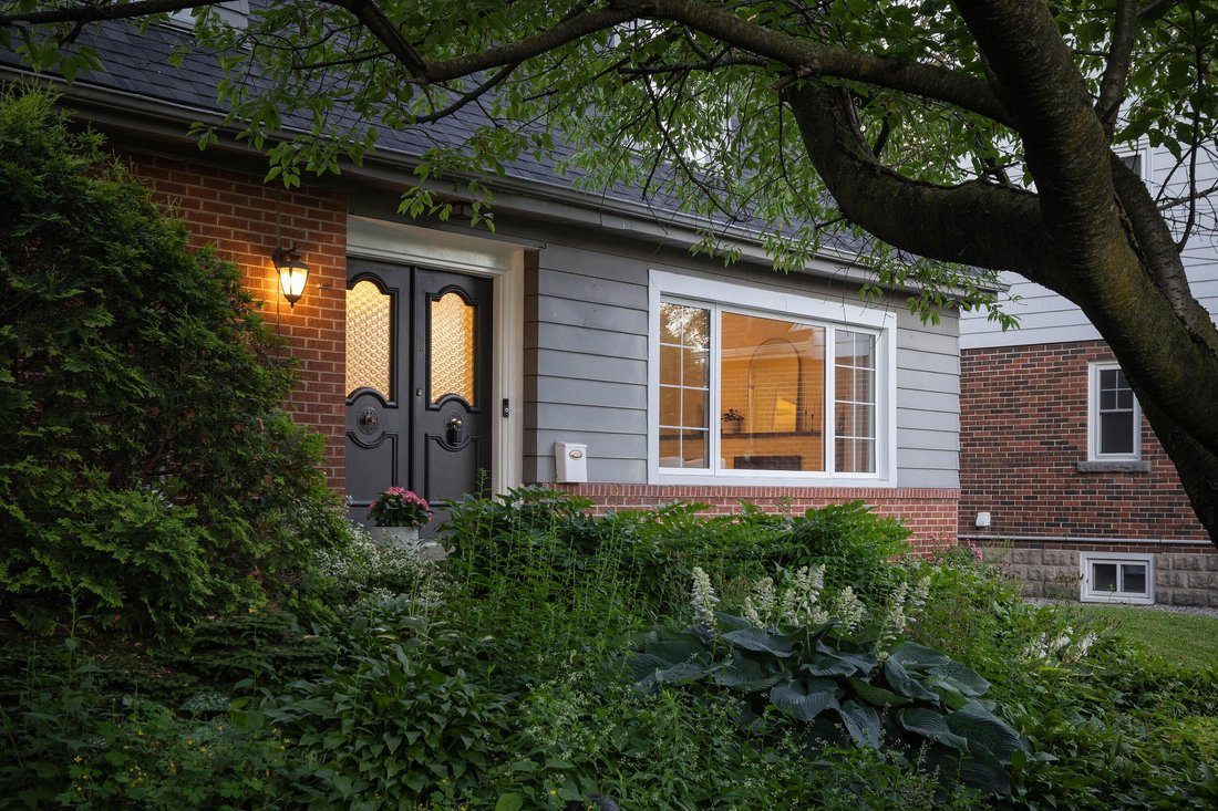 House in Hamilton, Ontario, Canada 2 - 18405150