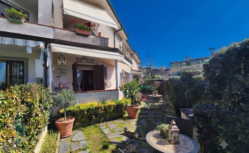 Country House in Tonfano, Pietrasanta, Italy 1
