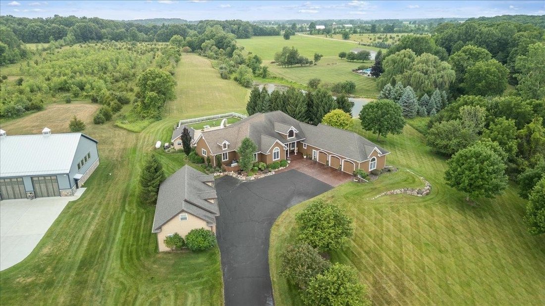 House in Owosso charter Township, Michigan, United States 2 - 18414425