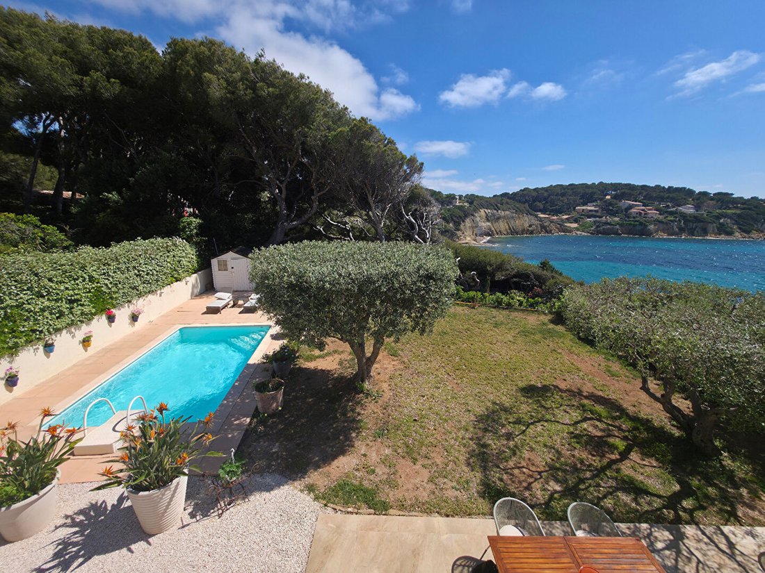 Villa in Beaucours-La Gorguette-La Morvenede, Sanary-sur-Mer, France 1 - 18405550