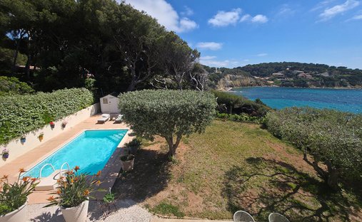 Villa in Beaucours-La Gorguette-La Morvenede, Sanary-sur-Mer, France 1