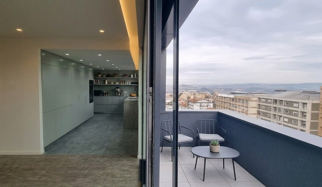 Apartment in Mafamude e Vilar do Paraiso, Porto District, Portugal 1 - 17660279