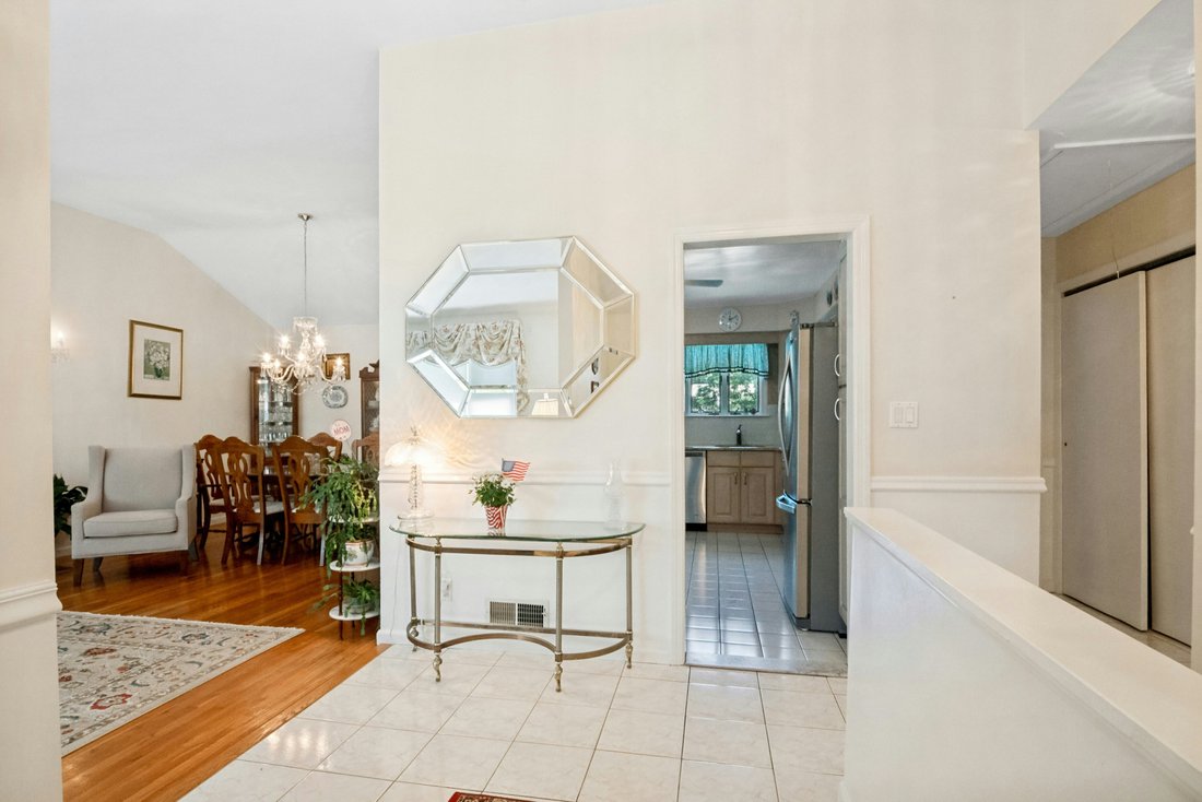 House in White Plains, New York, United States 4 - 18404430