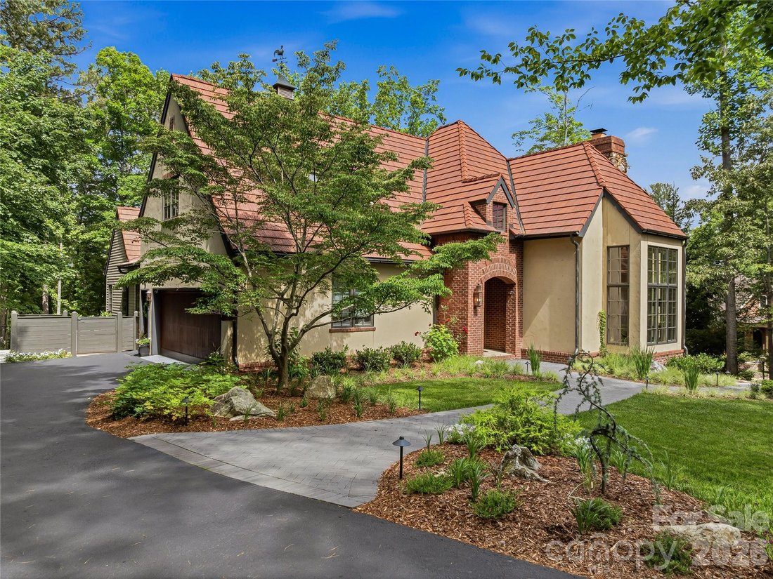 House in Candler, North Carolina, United States 2 - 18403808