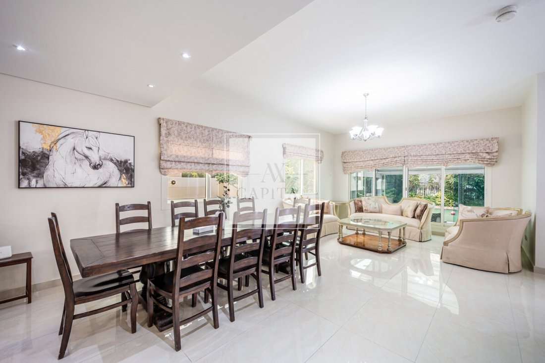 Villa in Jumeirah Beach Residence, Dubai, United Arab Emirates 2 - 18413974