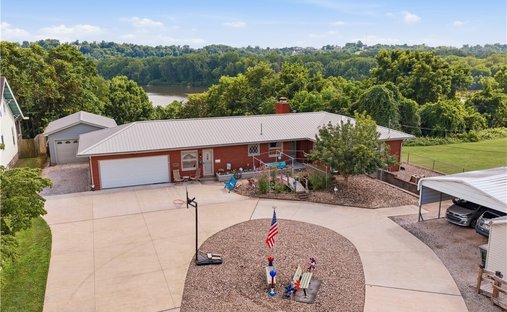 House in Belpre, Ohio, United States 1