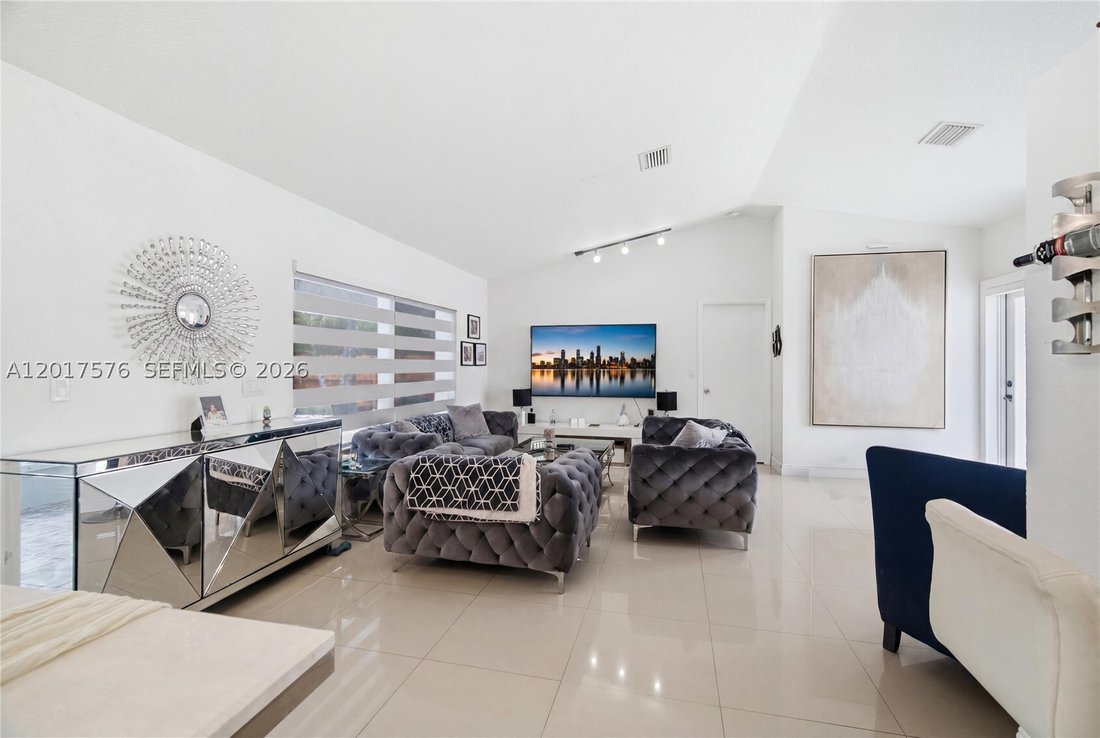 House in Miami, Florida, United States 5 - 17898581