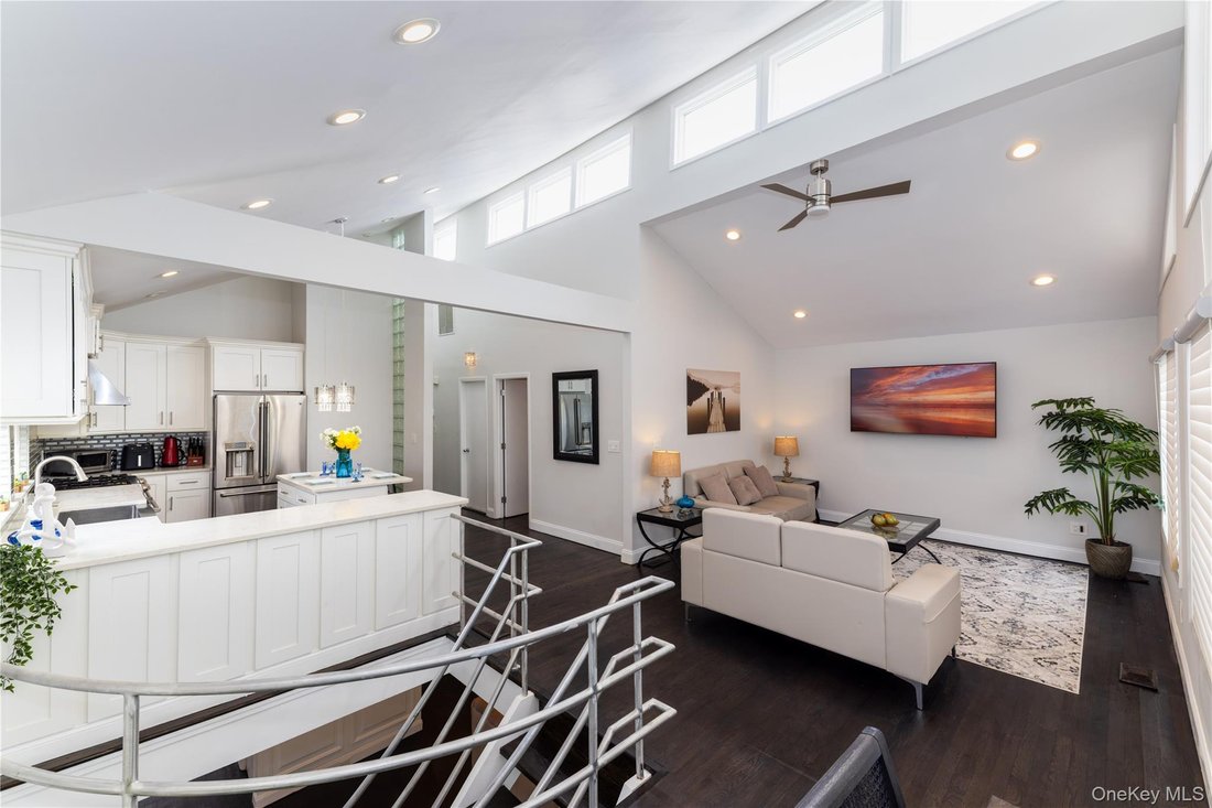 House in Wantagh, New York, United States 4 - 18406935