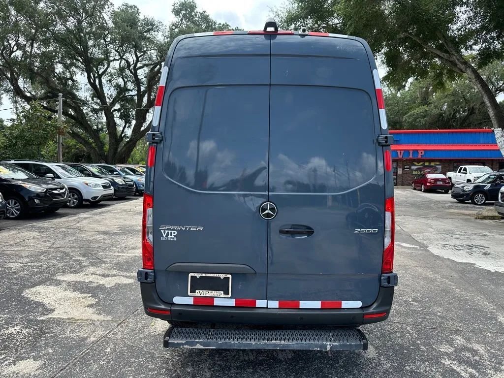 Tallahassee, FL, United States 5 - 18338377