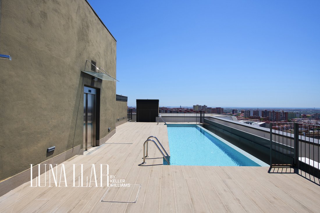 Apartment in Cornella de Llobregat, Catalonia, Spain 5 - 18411641